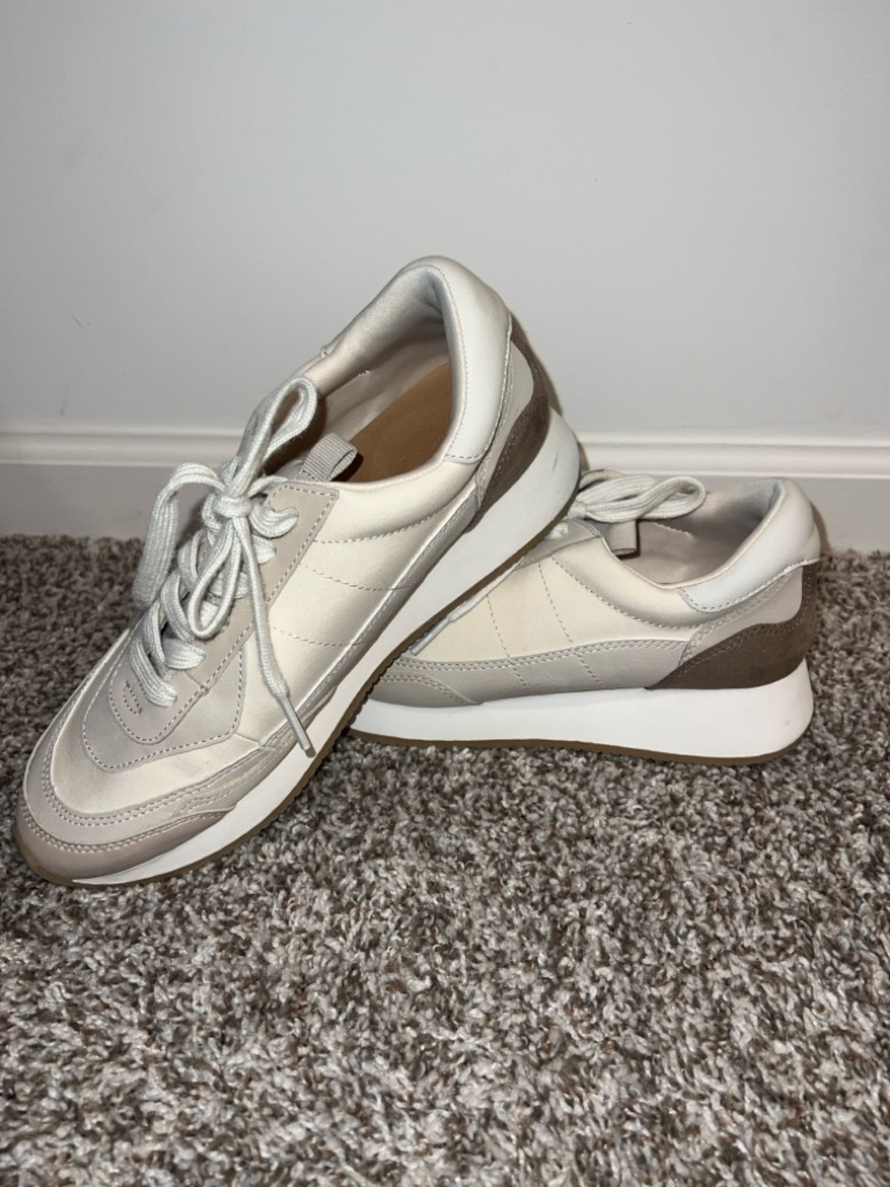 Universal Thread Shoes- Neutral Cream & Taupe Low Top Casual Sneakers